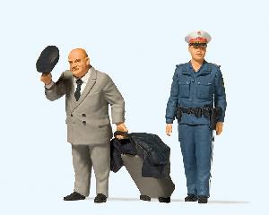 663-44915 - Reisender, Polizistin