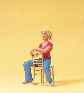 663-45508 - Junge Frau sitzend, Stuhl